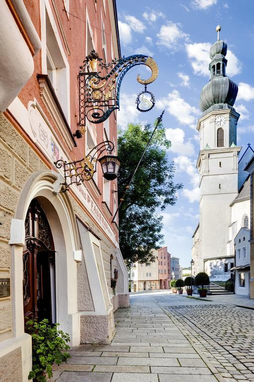 Altstadt- Und Businesshotel Pfaubraeu - Brauereigasthof - Fruehstuecksbuffet - Kostenfreie Radgarage - Hunde Willkommen Hotel Trostberg an der Alz