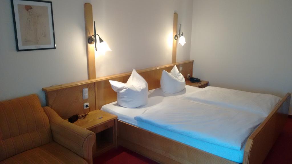 Altstadt- Und Businesshotel Pfaubraeu - Brauereigasthof - Fruehstuecksbuffet - Kostenfreie Radgarage - Hunde Willkommen